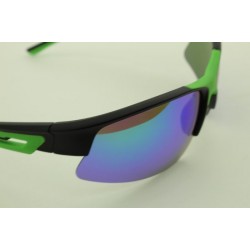 Sportbril groen met zwart montuur en groen blauw spiegelglas. P 20 -2112. GEPOLARISEERD.
